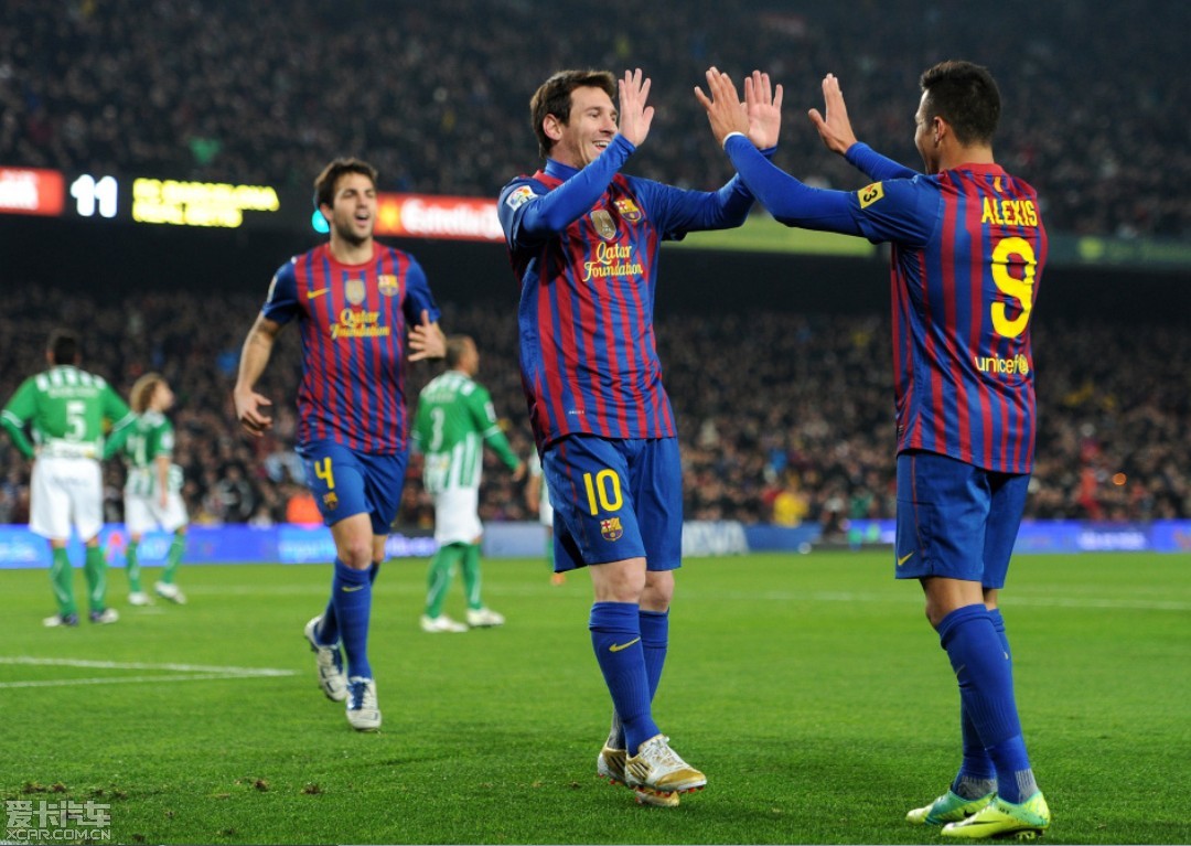 场上再次迸 场上再次迸