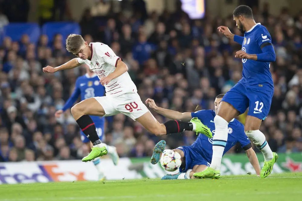 内马尔通过 内马尔通过