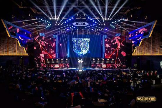 在充满不确 在充满不确